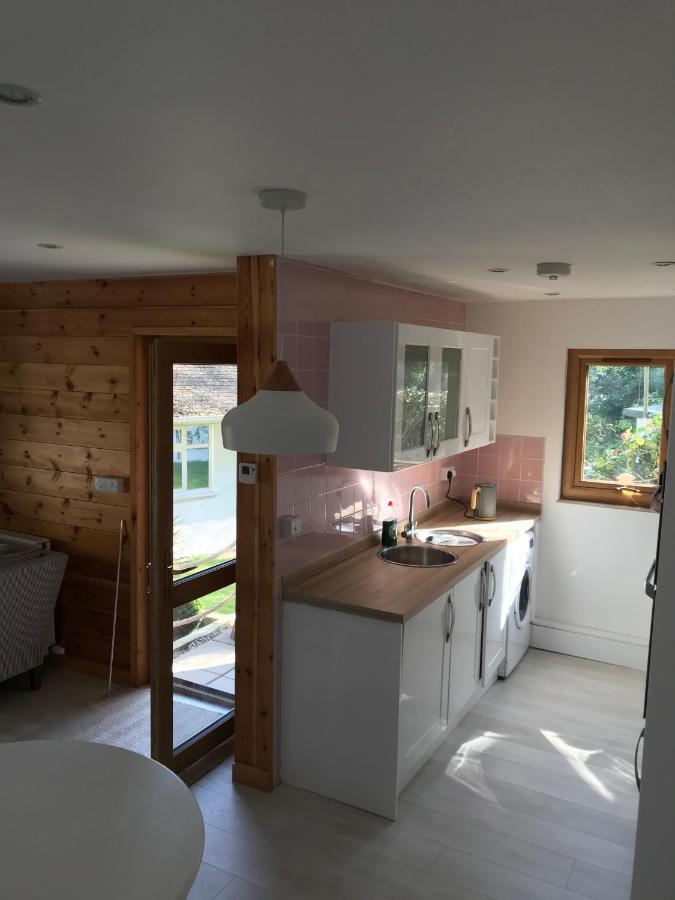 Winnie's Corner: Secluded Woodland Retreat Carlyon Bay Exterior photo